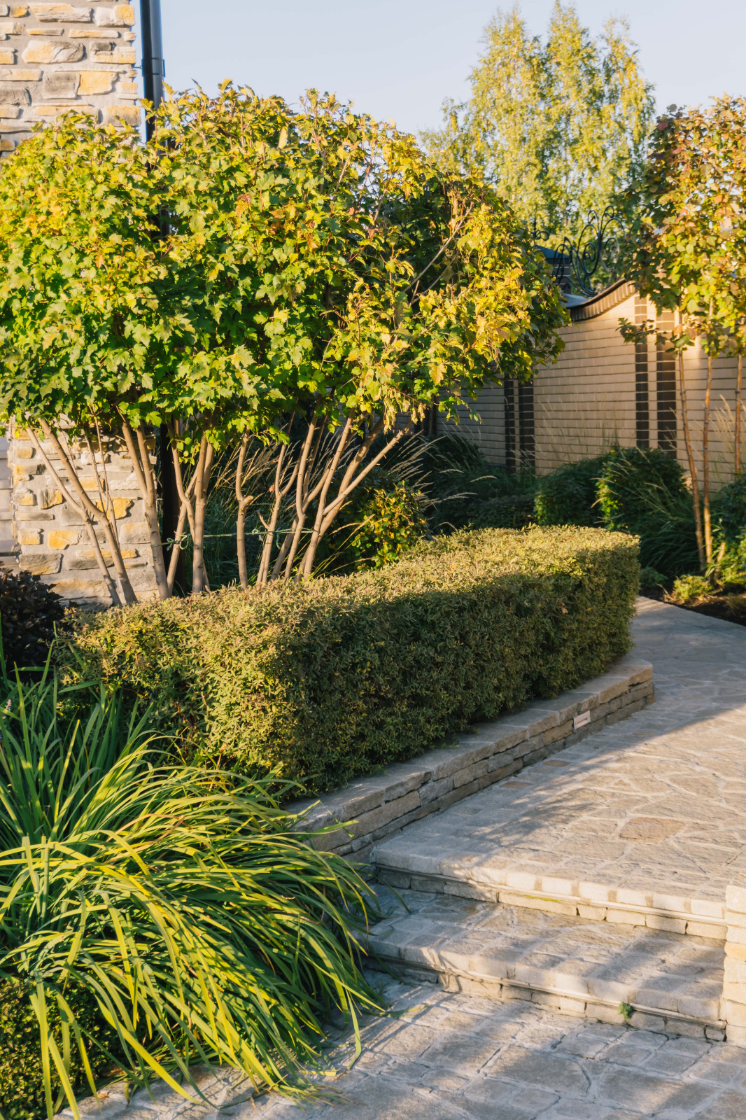 Сад с подпорными стенами