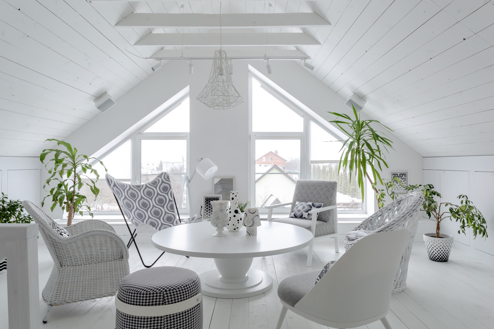 Белая мансарда.