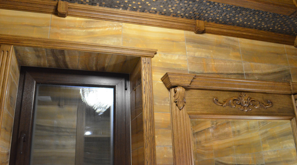 Ванная комната. Потолок, зеркало и тумба под раковину