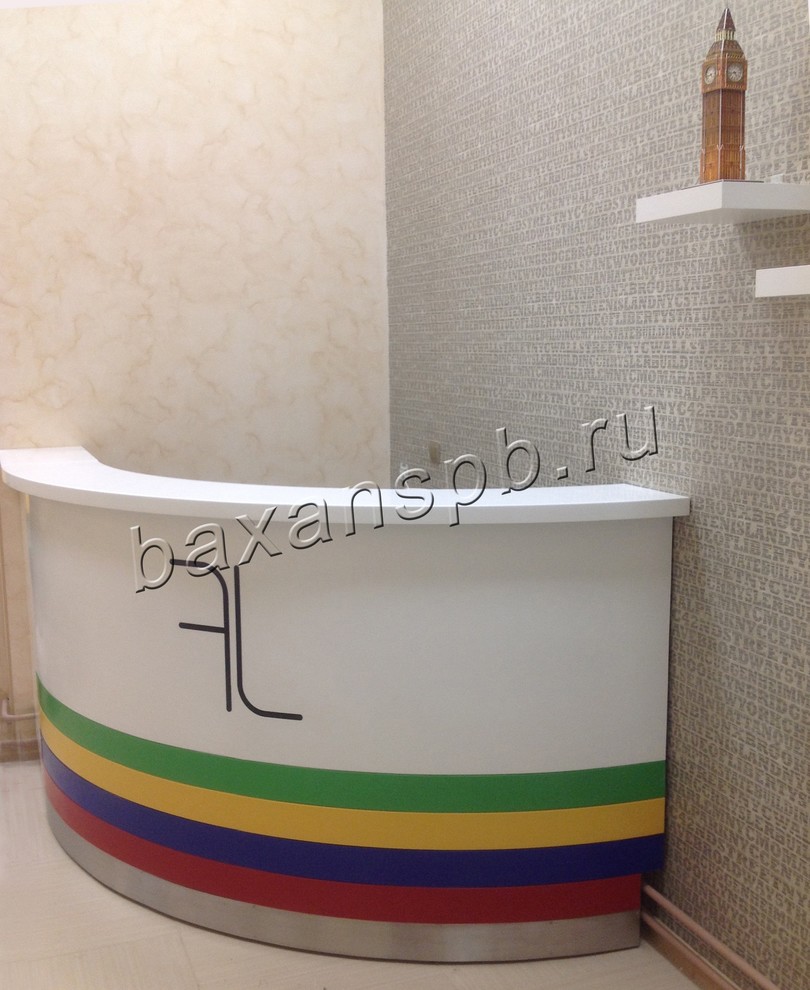 Стойки ресепшн