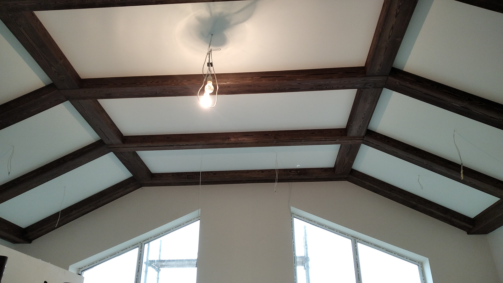 Декоративные балки из массива дерева