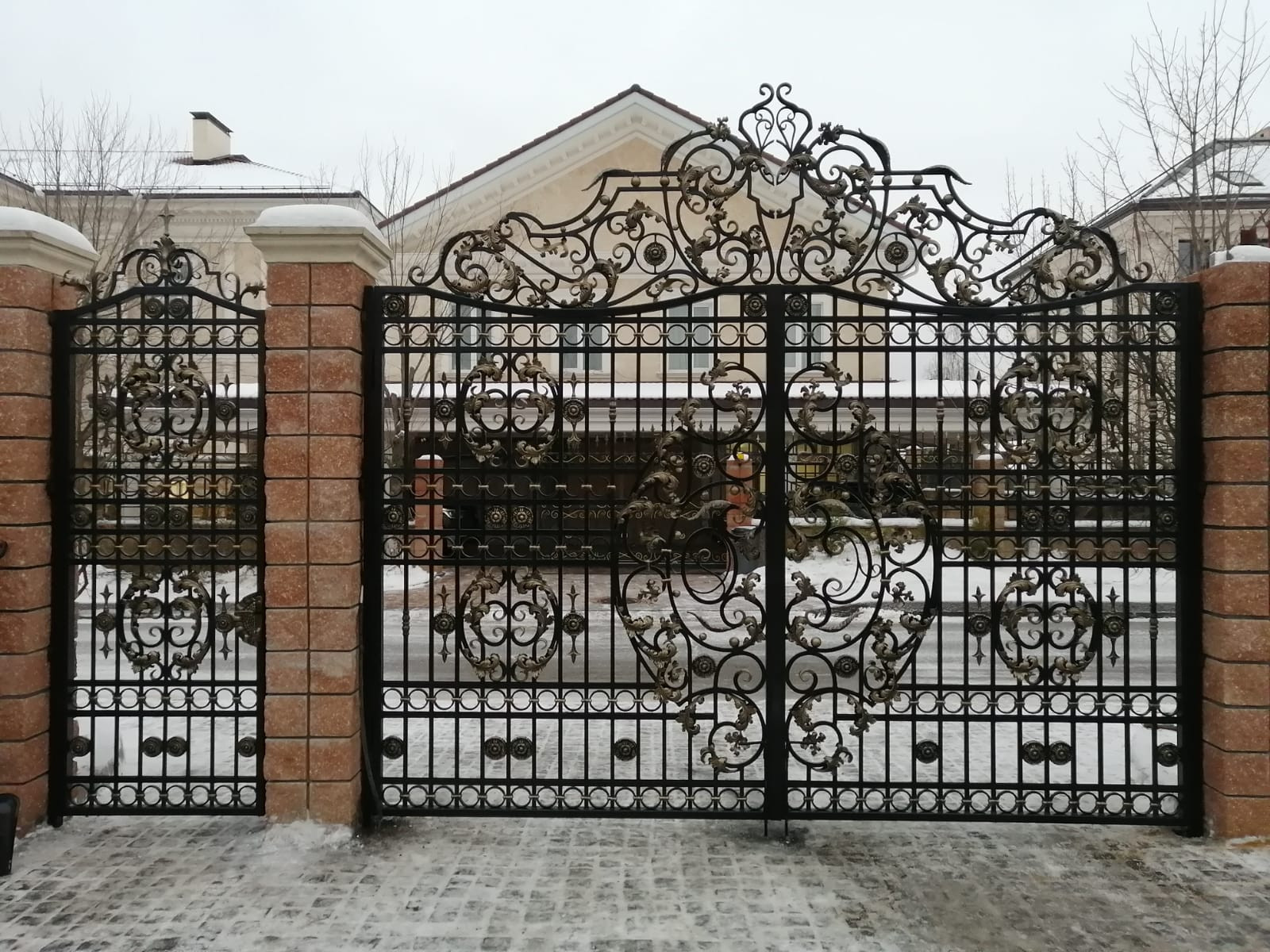 Декоративные ворота и ограждения