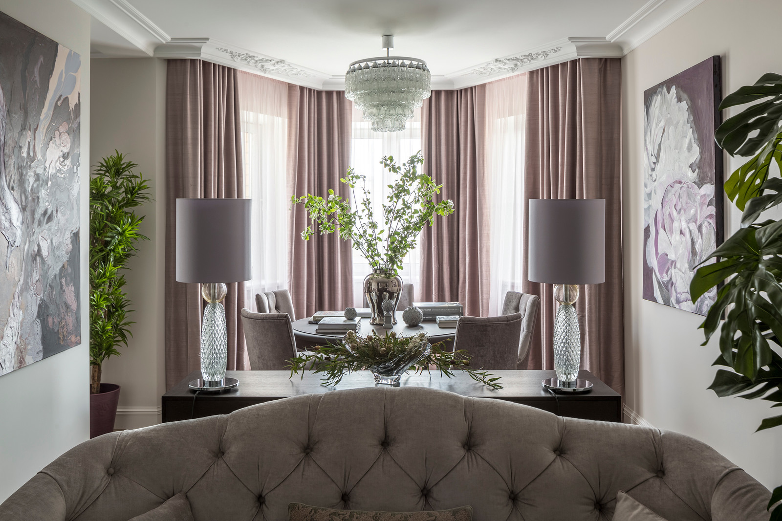 Современная классика в лиловой дымке