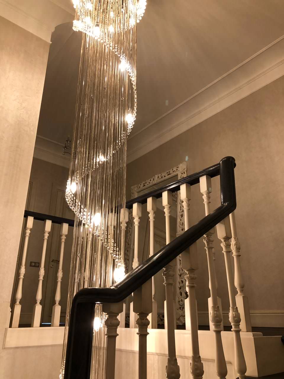 Лестница из дуба в лофте