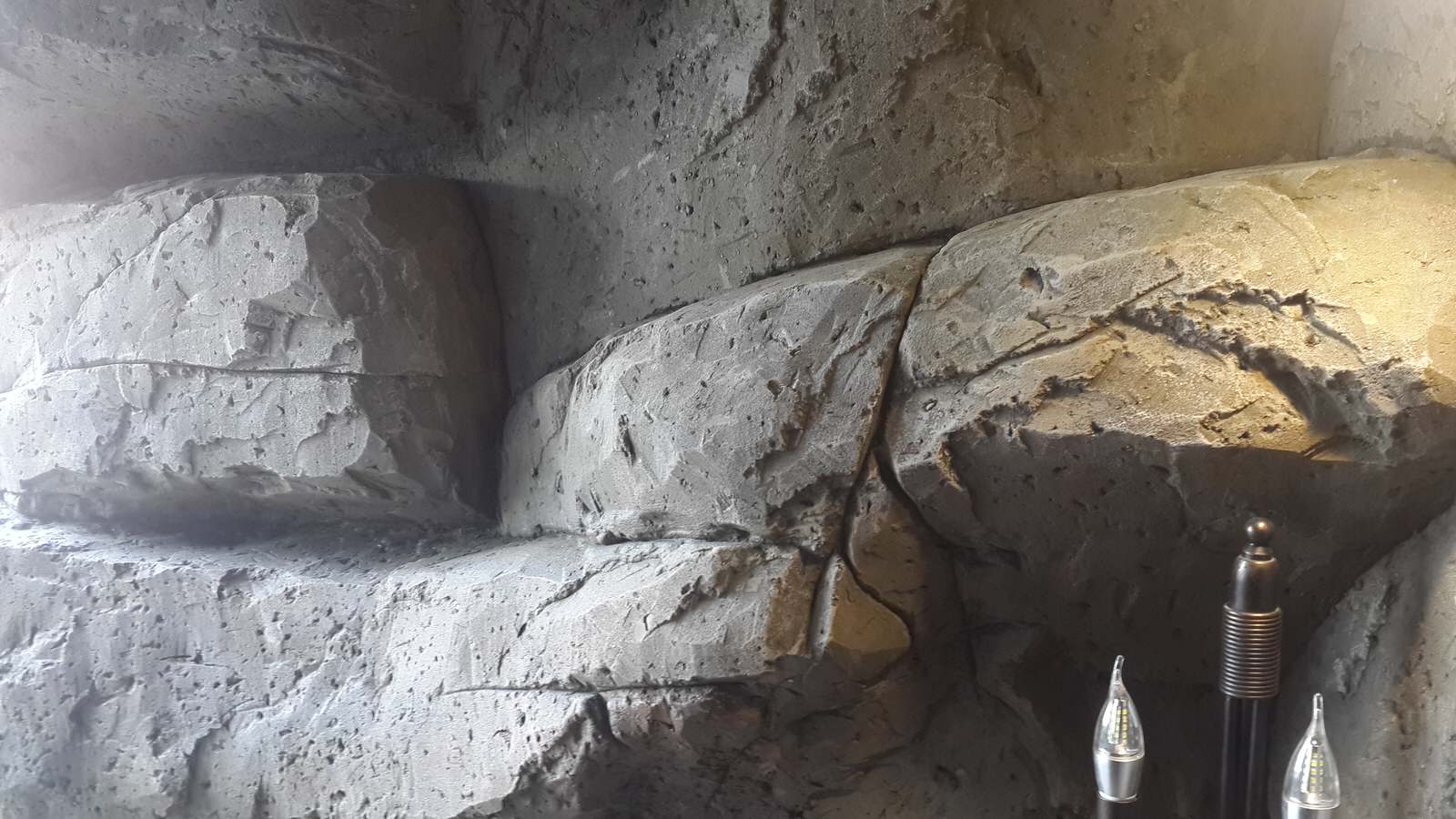 Искусственные скалы.