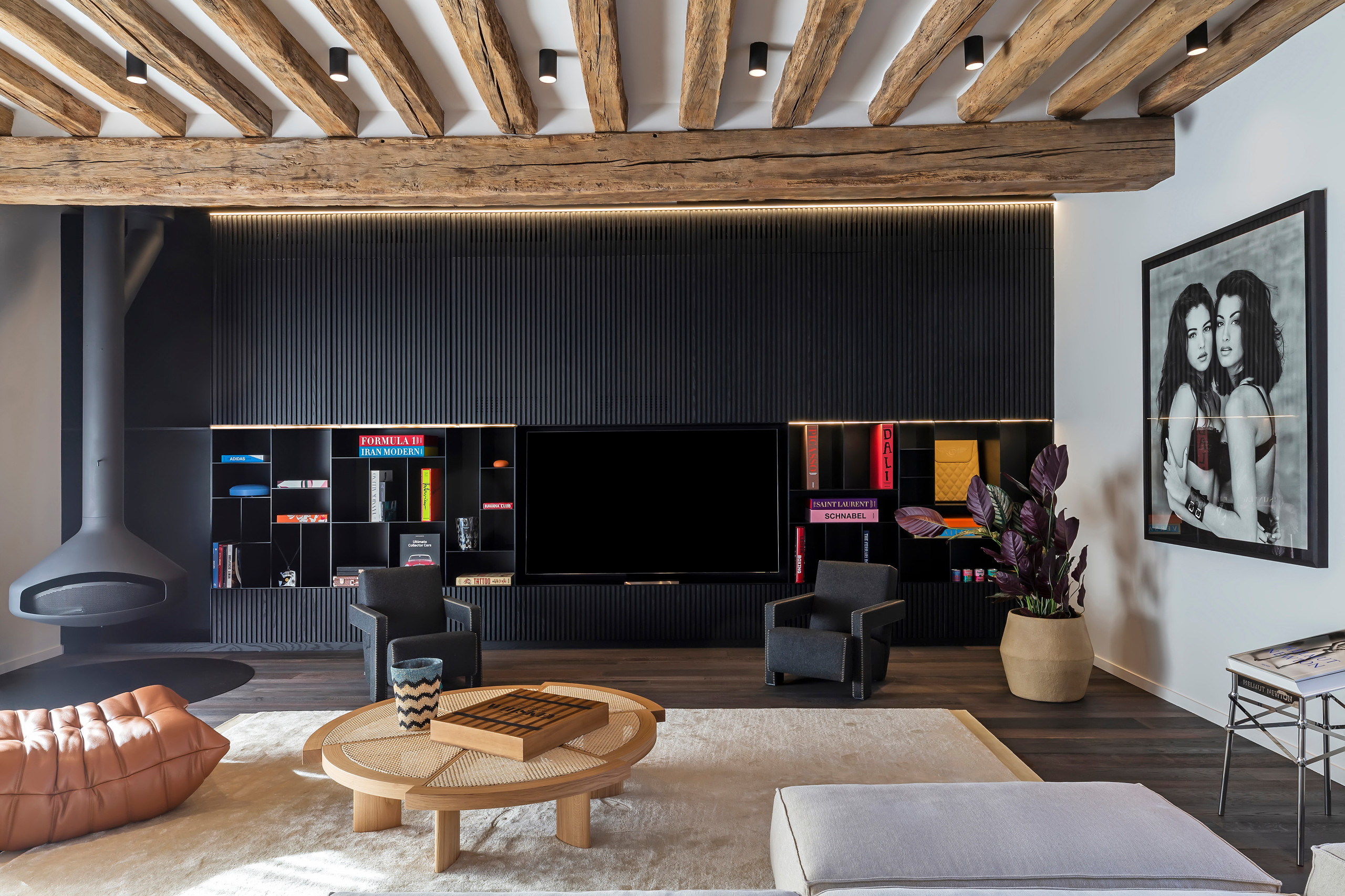 Фотоохота: Эффект плиссированного дерева в интерьерах