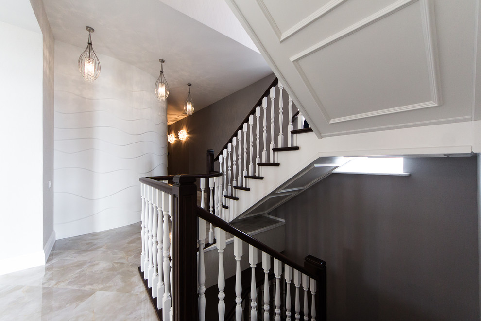 Дом в светлых тонах.