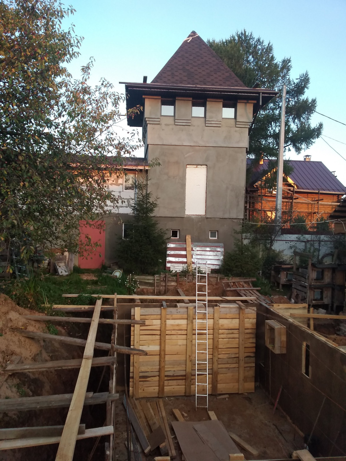 Дом с башней