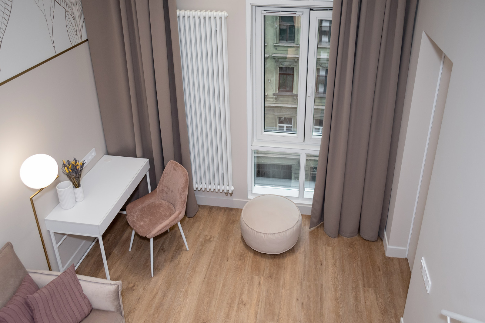 Реализация ЖК "Болконский", квартира с потолками 3,6 метра.