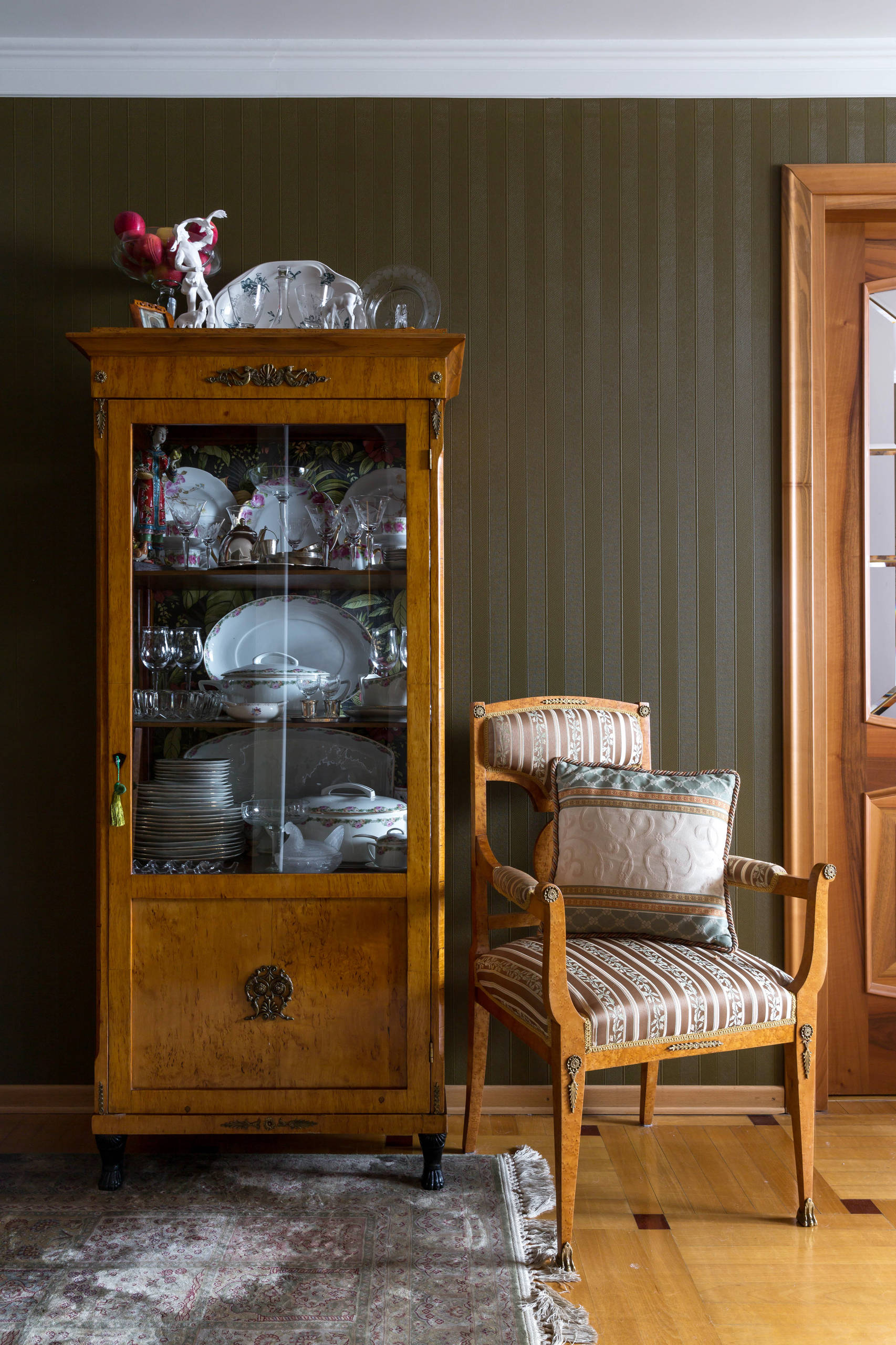 В гостях: Квартира юного ценителя антиквариата