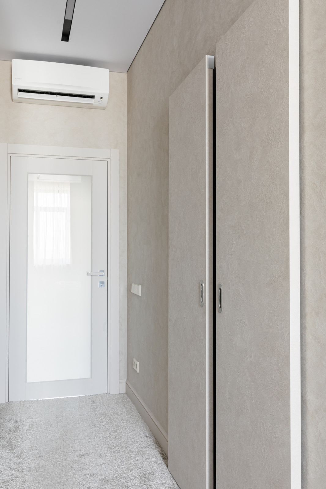 Элегантная неоклассика в бежево-серых тонах