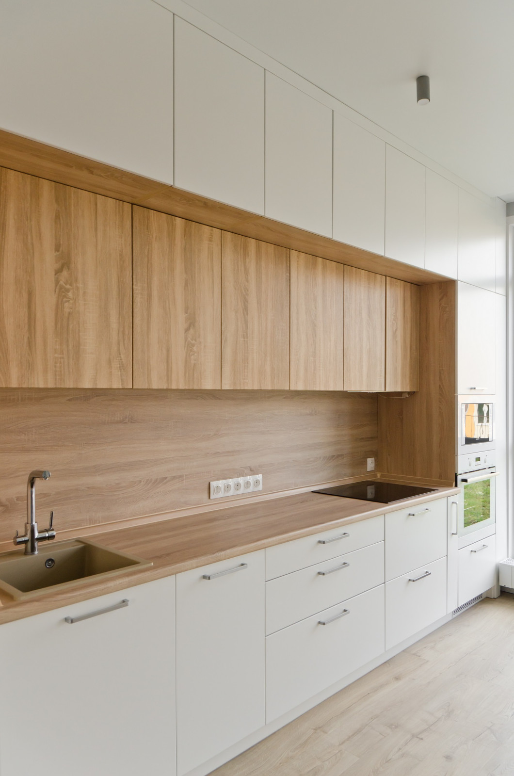 Белая кухня в скандинавском стиле на проспекте Весеннем.