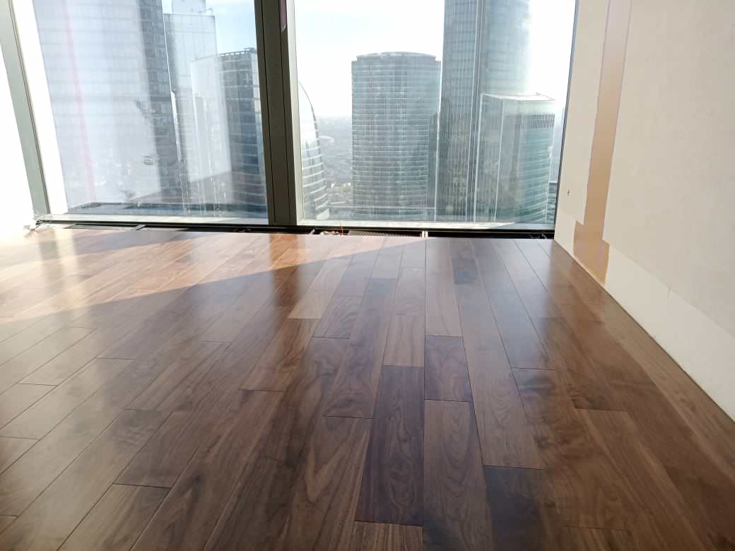 Укладка доски американский орех, покрытие лак.