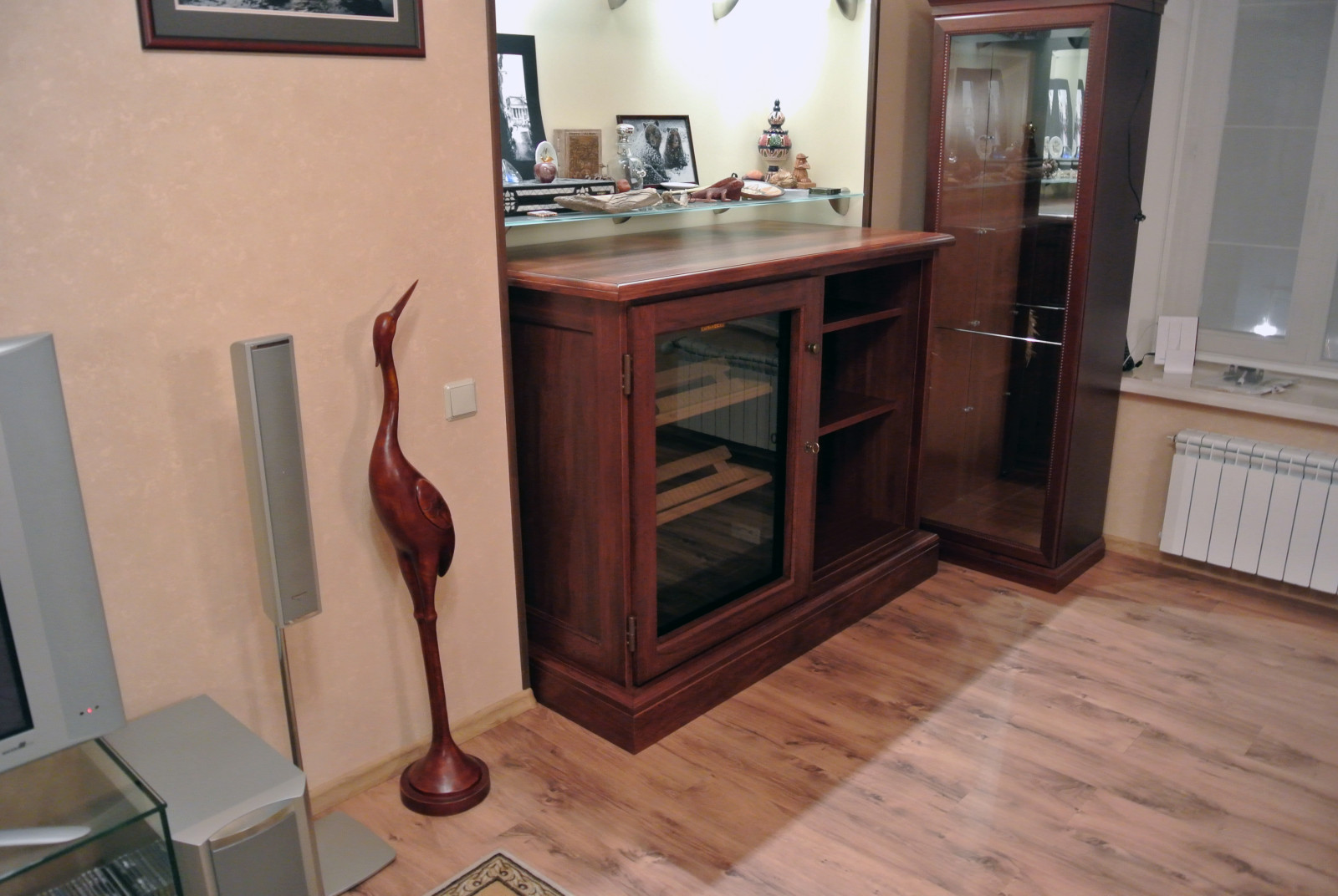 Oak Wine Cabinet. EuroCave S-Pure-S Inside.