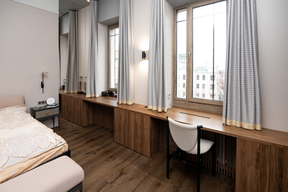 Меблировка спальни: шкаф, стеллаж и стол-подоконник