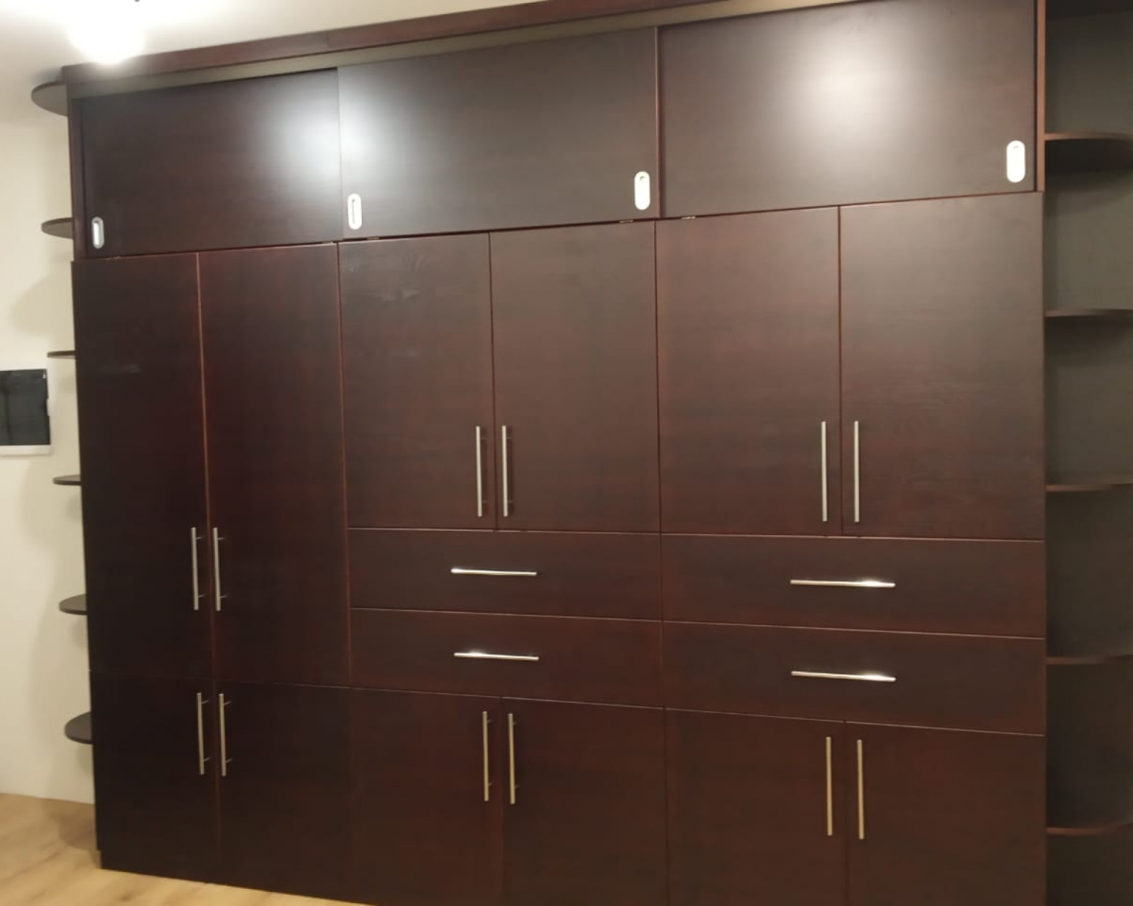 Мебель из массива дерева, шпона, мдф