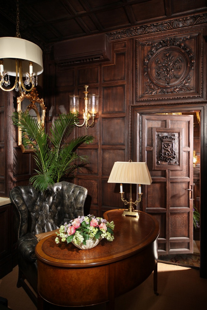 Обложка проекта: Уютный кабинет в традициях старой Англии.