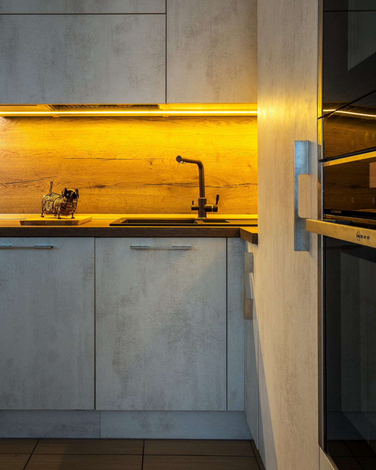 Кухня с фасадами под бетон в Заречном