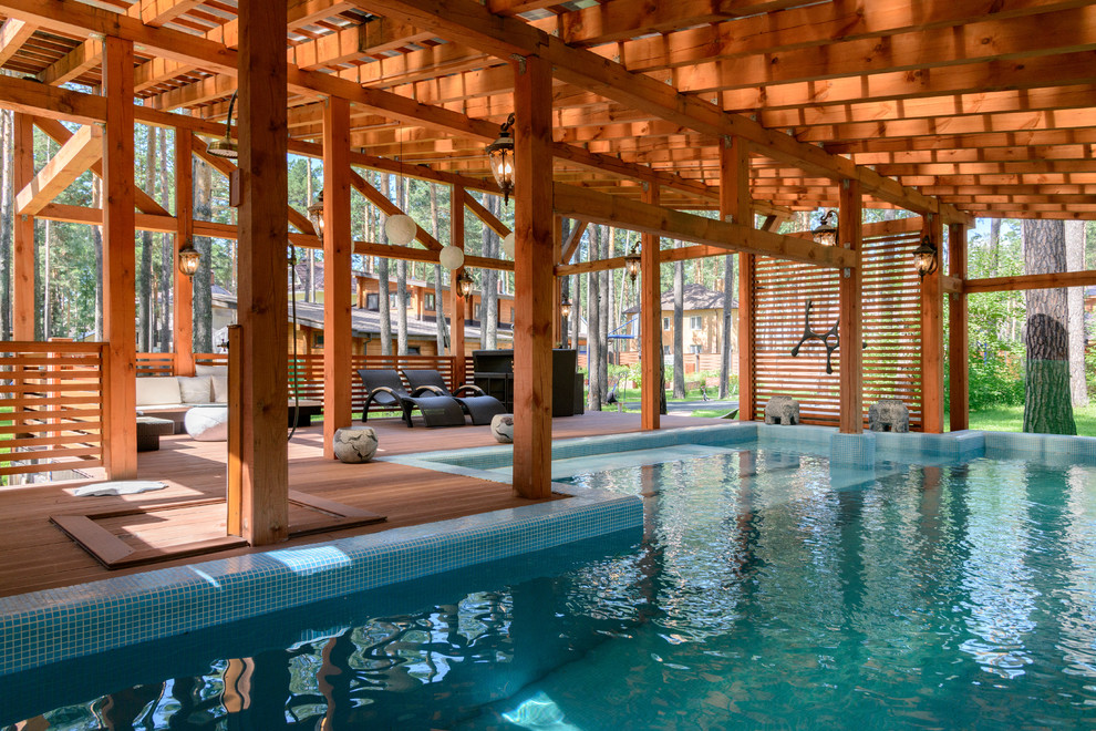 Полукрытый бассейн в сосновом бору