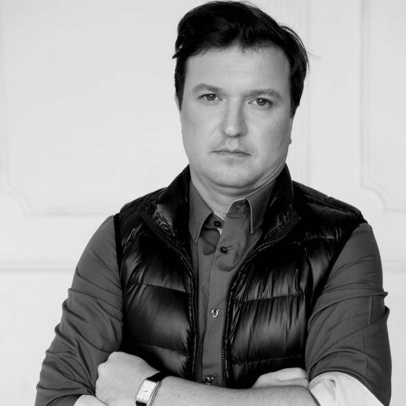 Проект недели: Двусветная гостиная с мезонином и лестницей-деревом