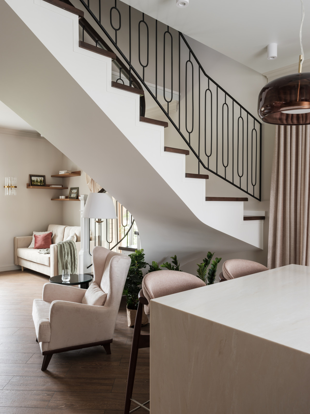 Двухэтажный дом с террасой площадью 170 м²