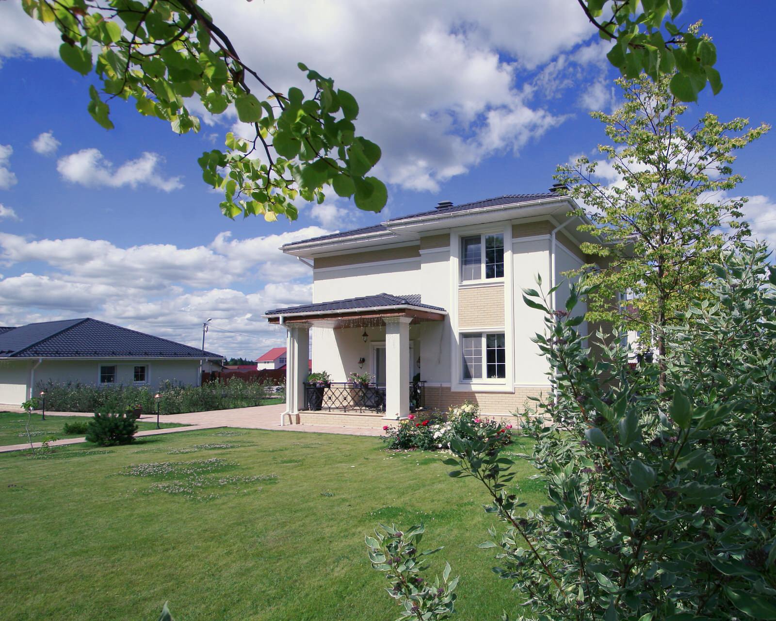 Архитектурный ансамбль из трех домов