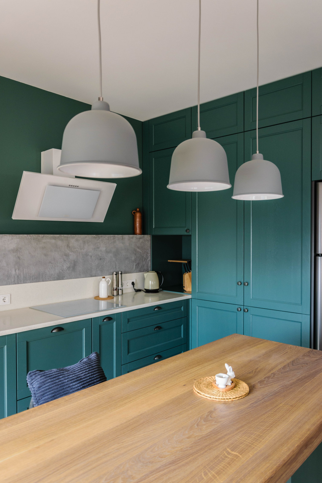 Пыльно-зеленая кухня