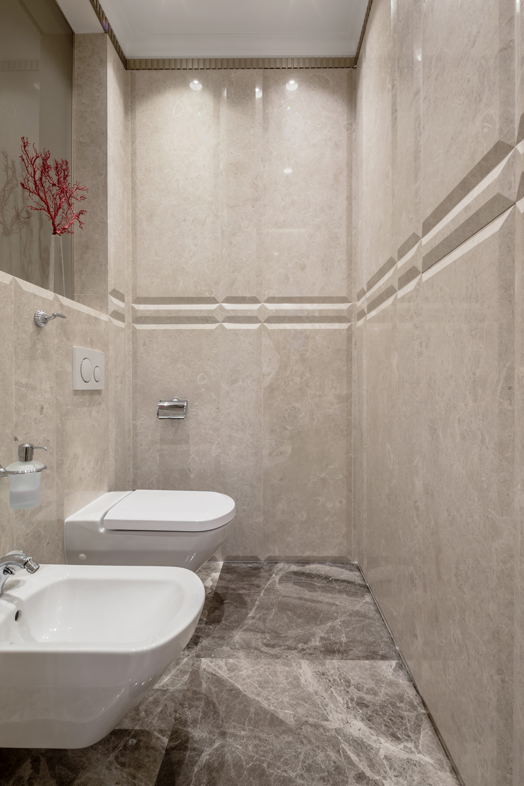 Interior of apartment in Nice, France. / Интерьер апартаментов в Ницце, Франция