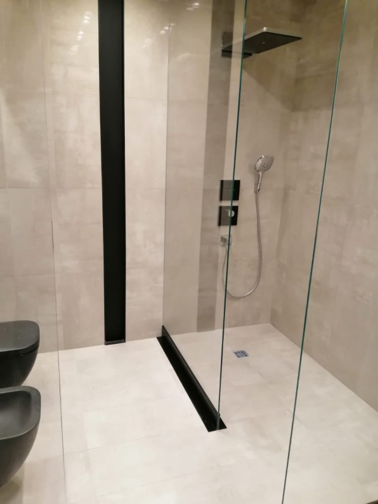 Стеклянная перегородка в душевую