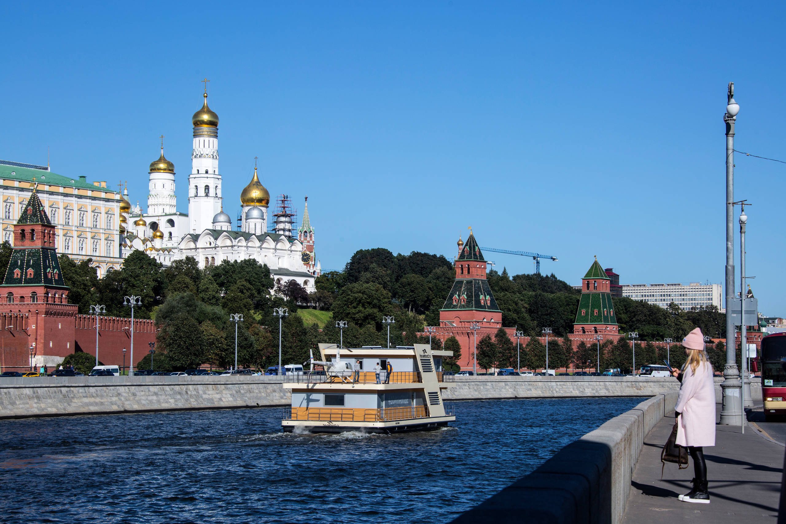 В гостях: Дом, в котором можно плавать по Москве и рыбачить