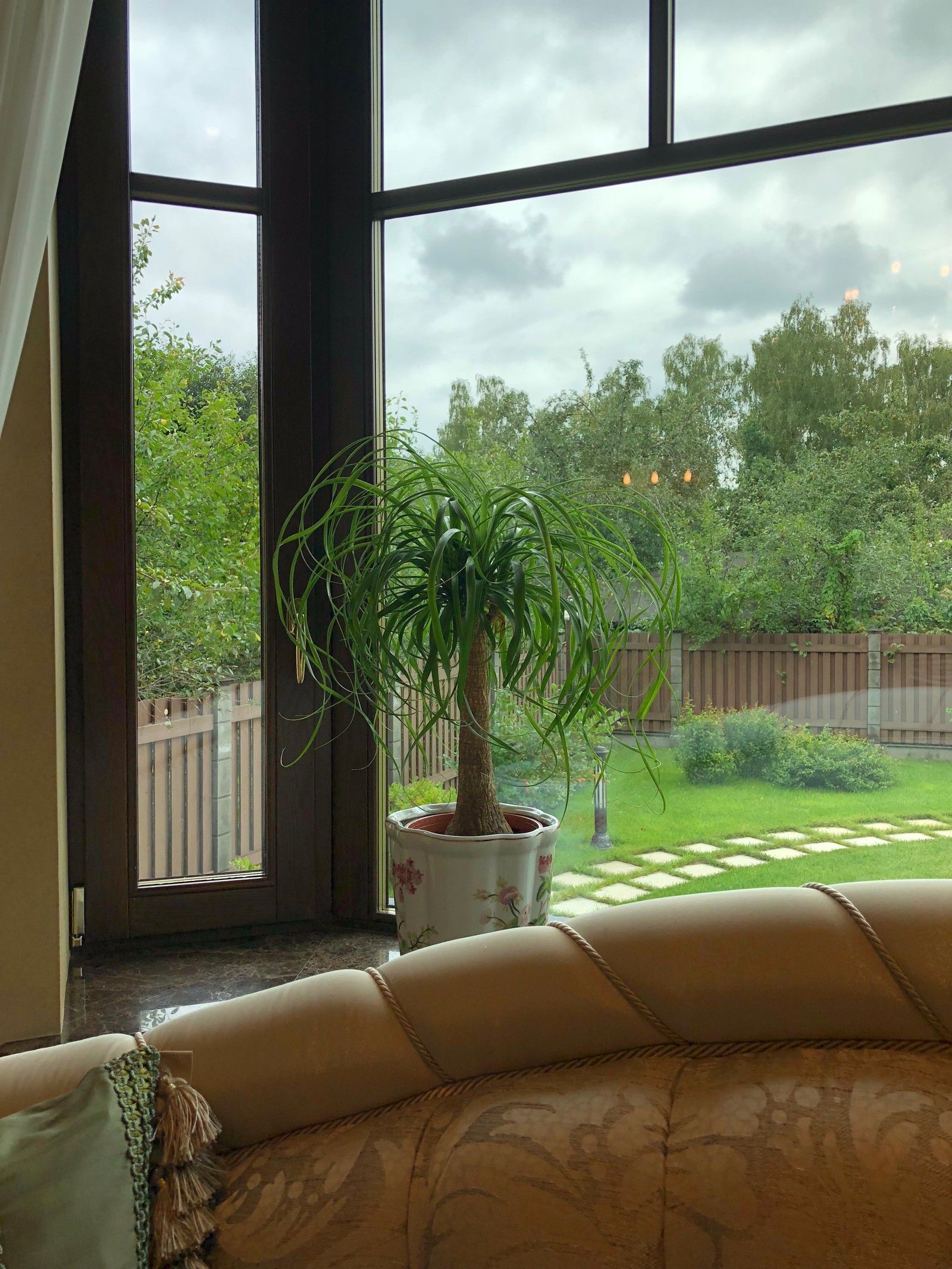 Классическая белая гостиная