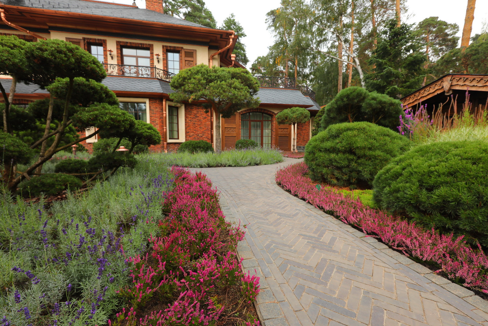 Коттеджный сад в Барвихе (дизайн и исполнение компании "Imperial Garden")