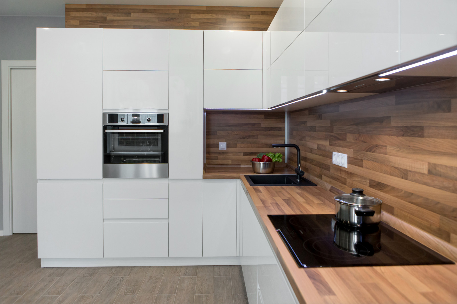 Кухня в современном стиле