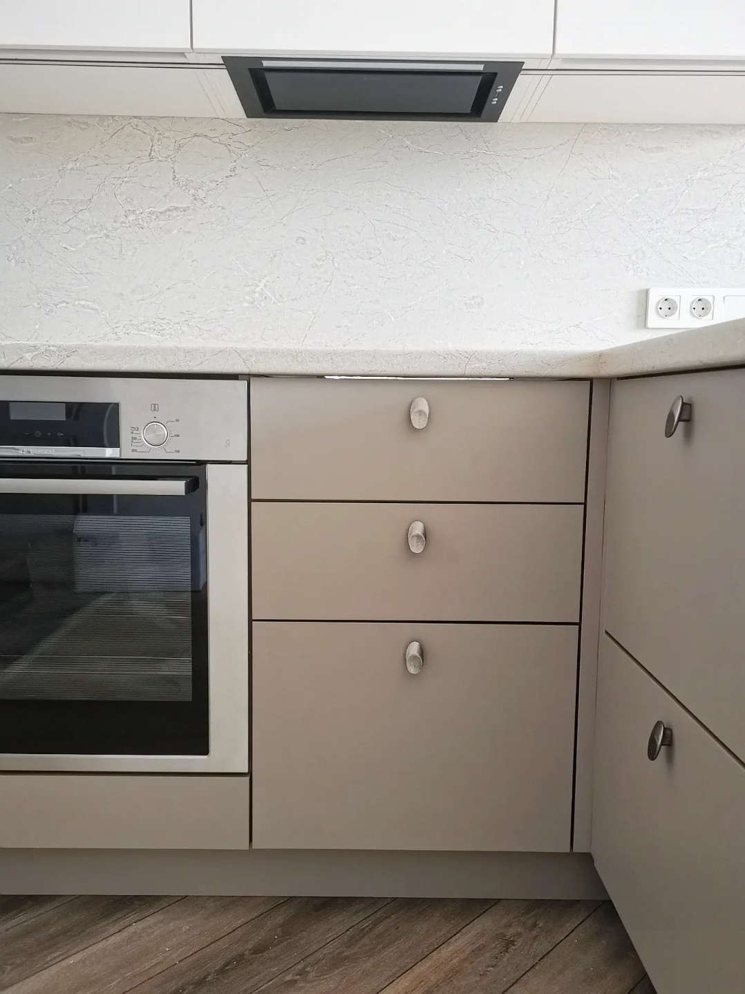 Обложка проекта: Фрагмент кухни - гостиной