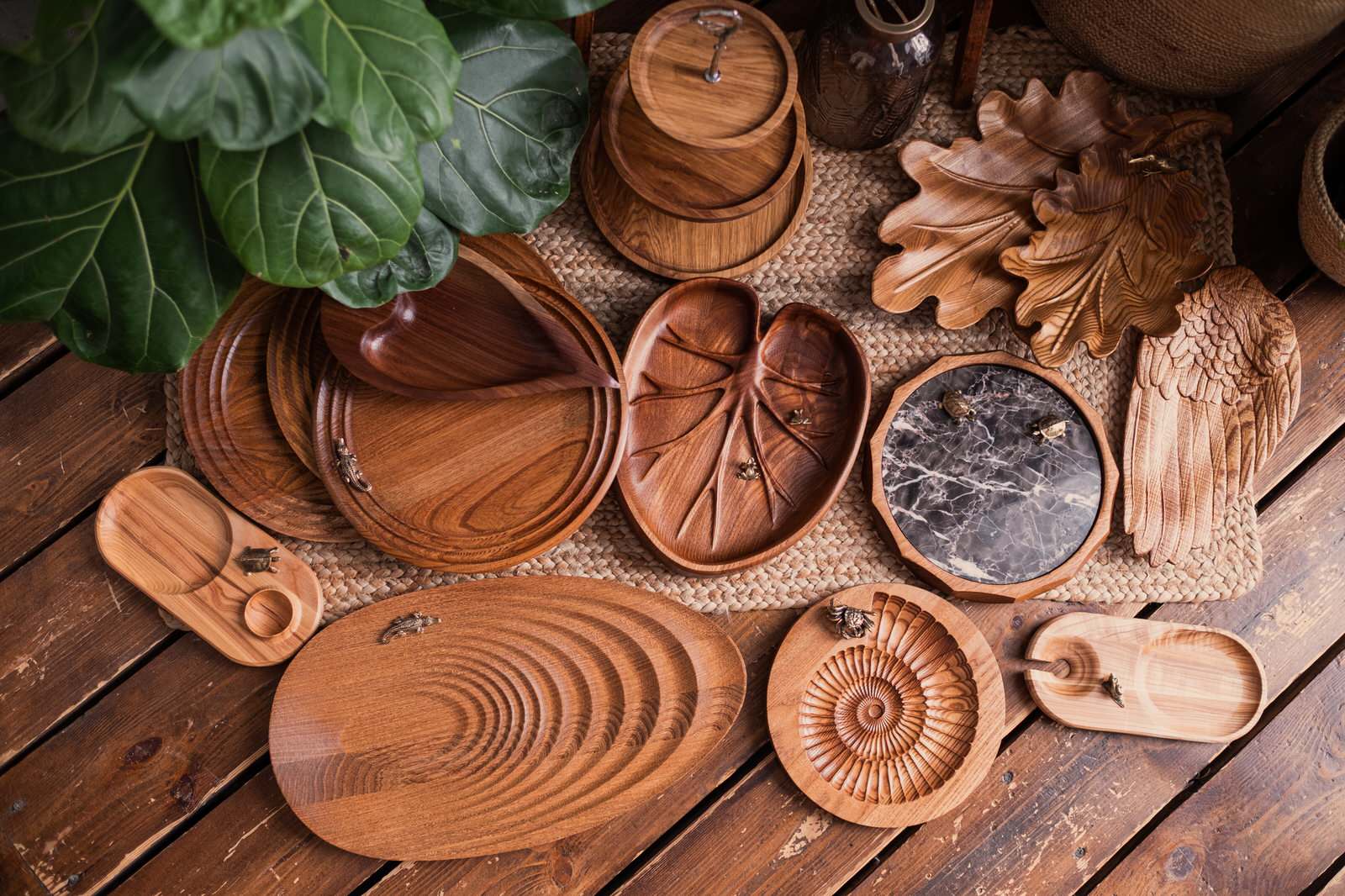 Декоративная деревянная посуда и предметы интерьера