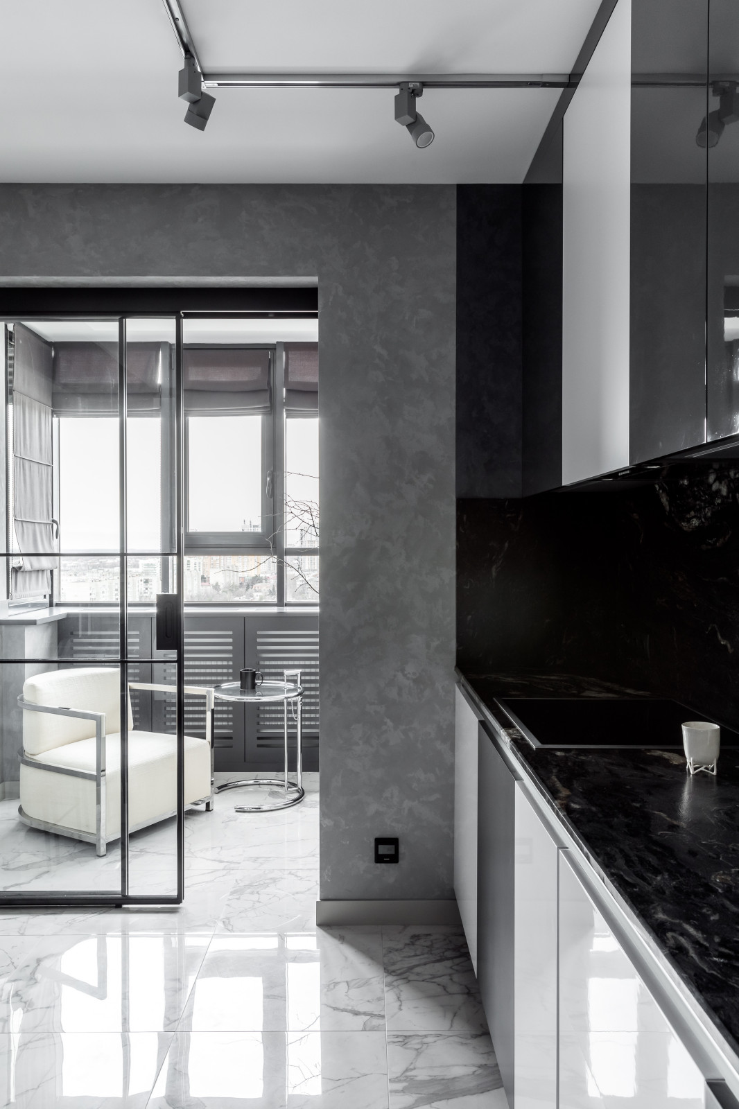 4-х комнатная квартира с черно-белой геометрией