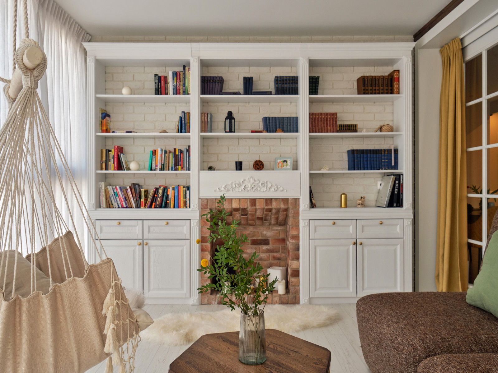 Яркий аутентичный интерьер, создающий иллюзию загородного дома