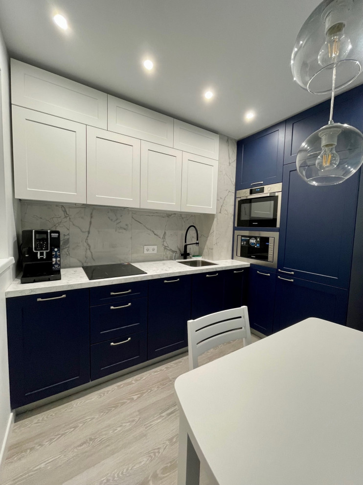 Кухня с выступом