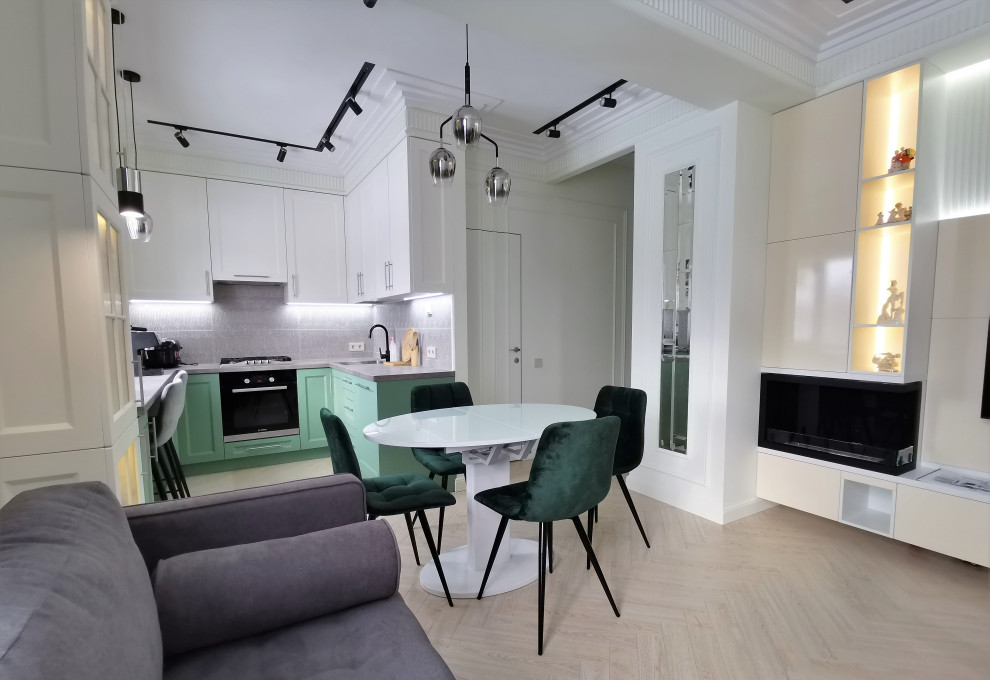 Реализованный проект кухни - гостиной площадью 18 м2.