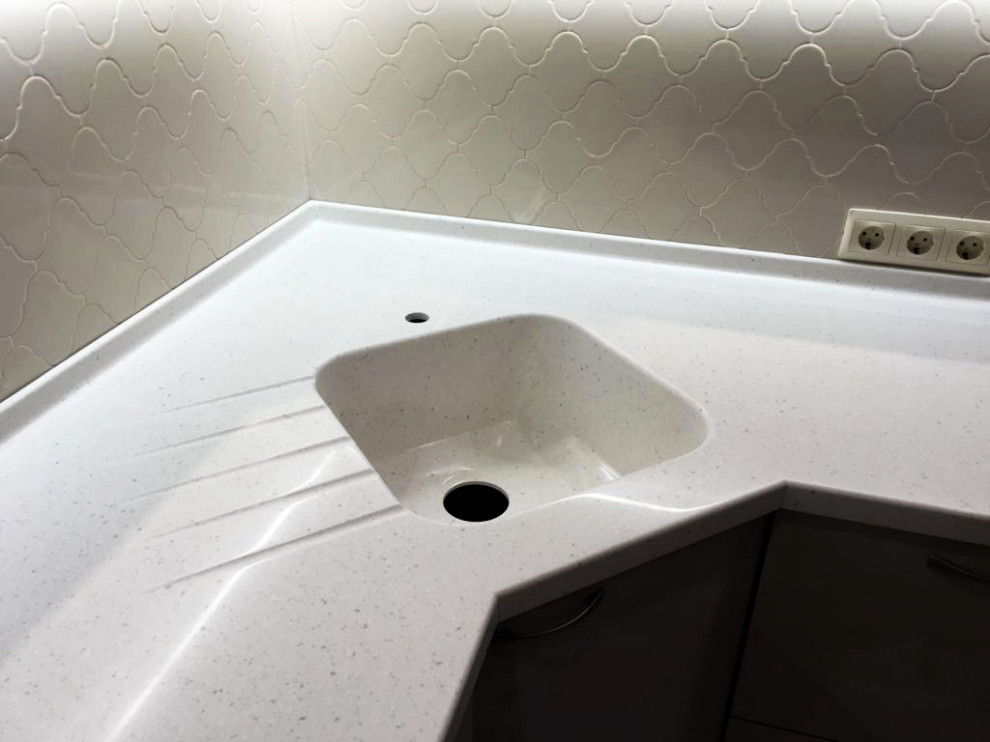 Кухонная столешница с мойкой из искусственного камня Hi-Macs