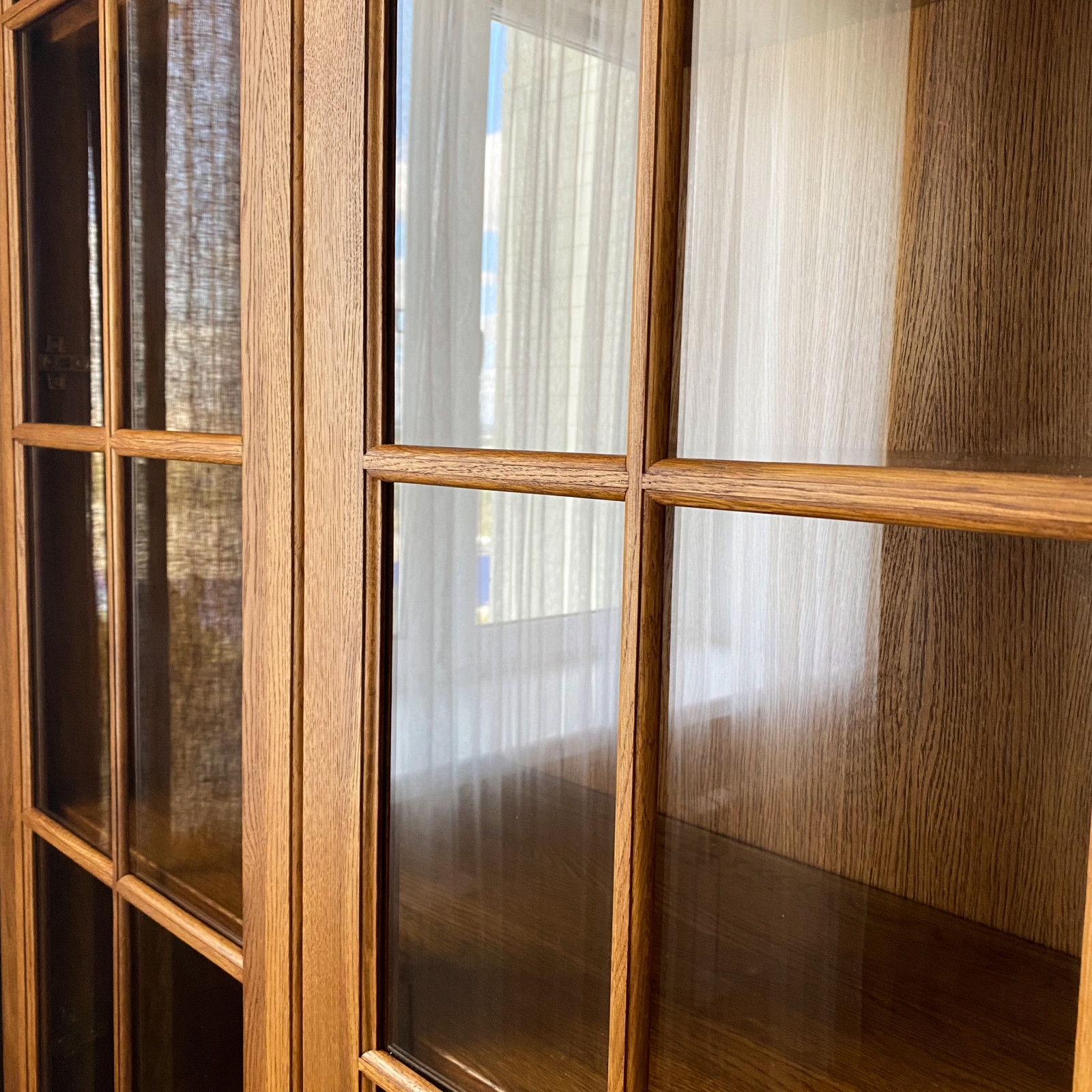 Книжный шкаф из дуба