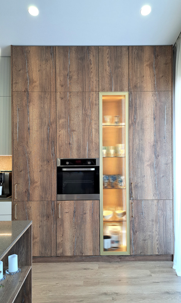 Кухня с островом в частном доме