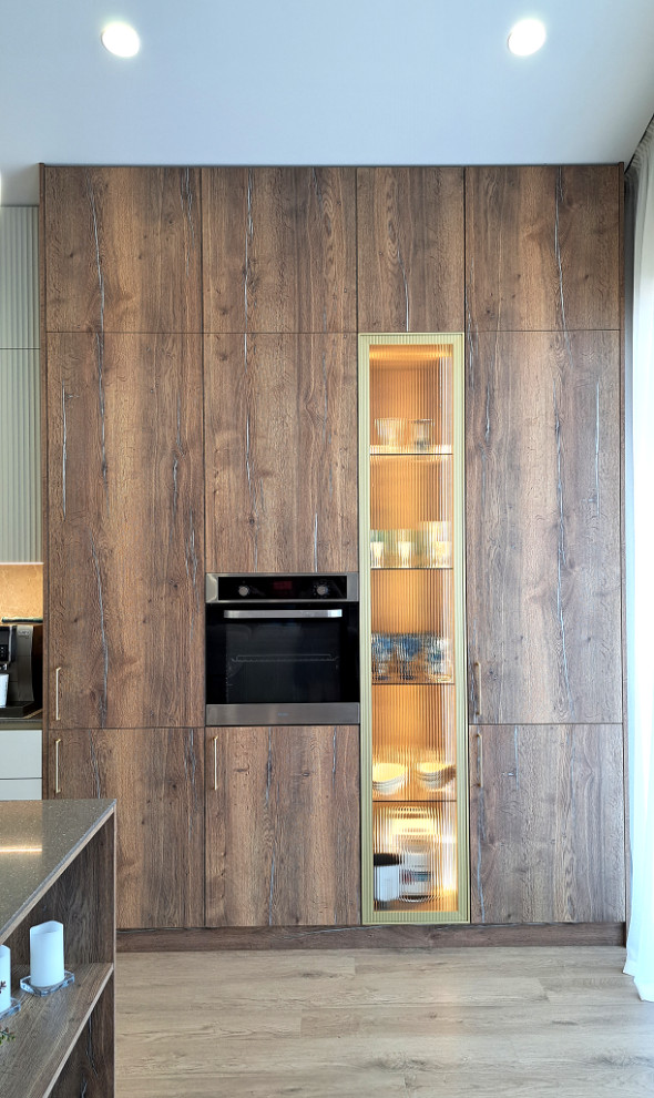 Кухня с островом в частном доме