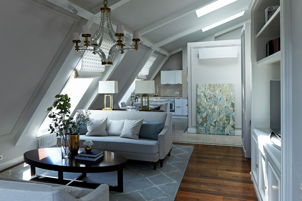 Houzz тур: Двухэтажная квартира с мансардой и спрятанной кухней