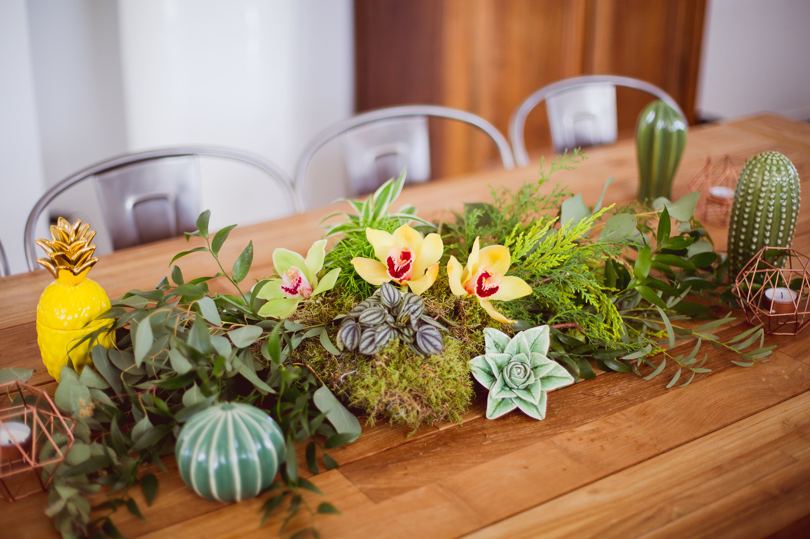 Своими руками: Композиция изо мха и цветов