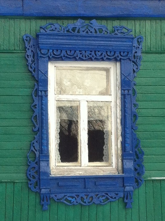 Защитить и украсить: Символика и орнаменты резных наличников