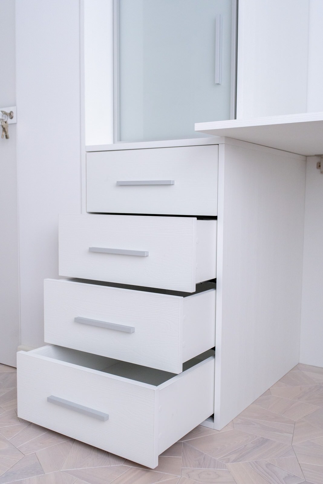 Гардеробная raumplus с комодом-островом