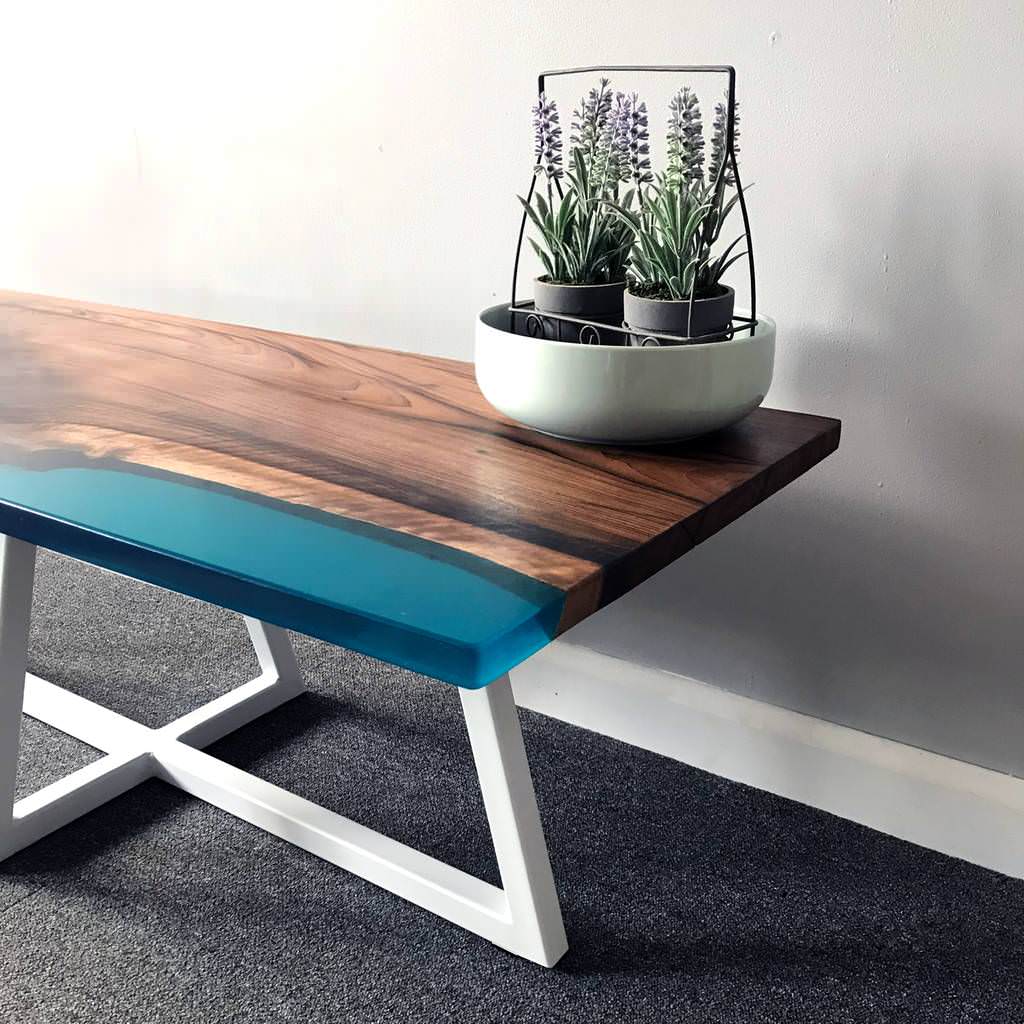 Cтол из слэба английского дуба, в сочитании с эпоксидной смолой