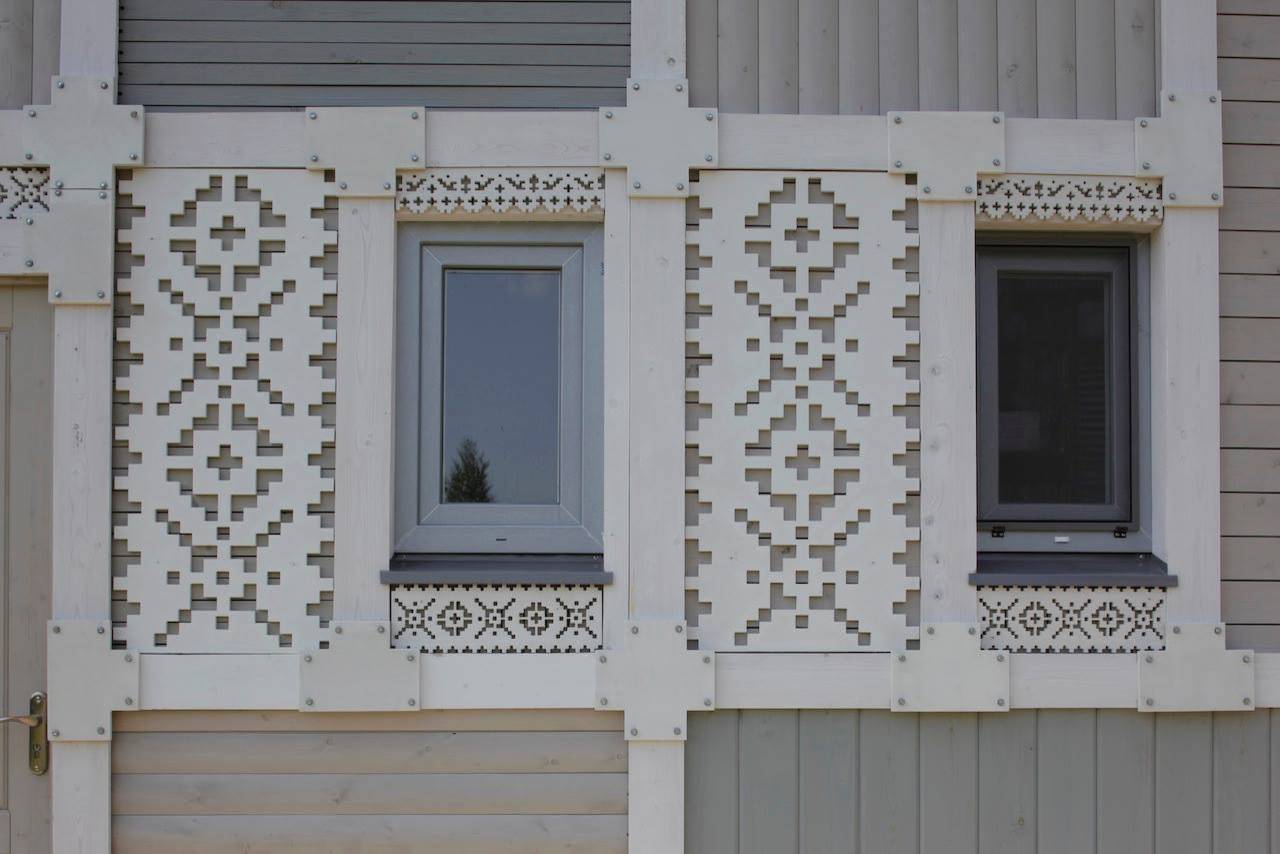 Houzz тур: Монохромный Мондриан и резные наличники дома в Алексино