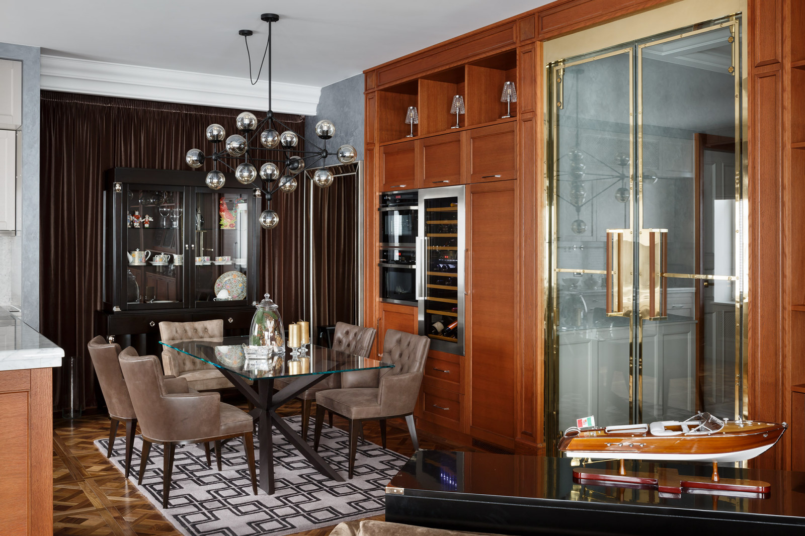 ПАРАДНЫЙ КВАРТАЛ